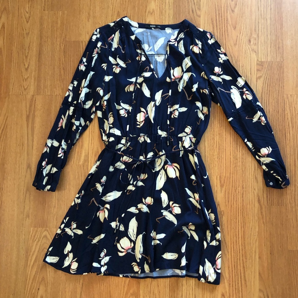 Oasis Boho Tie Neck Mini Dress in Navy Floral